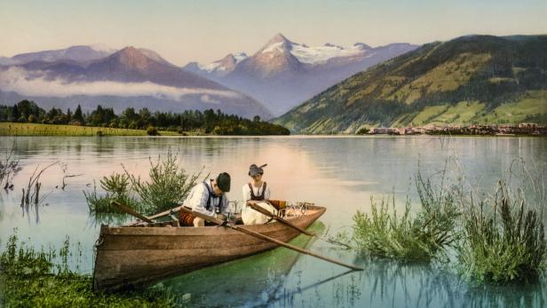 Zeller See mit Kitzsteinhorn. Kolorierte Fotochrom-Ansichten als Postkartenmotive