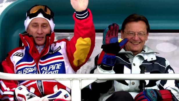 Wladimir Putin mit Bundeskanzler Wolfgang Schüssel im Februar 2001 bei der Ski.-WM in St. Christoph am Arlberg.