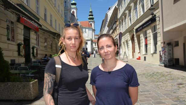 Die Streetworkerin Sabine Hanauer und ihre Kollegin