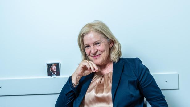 Ingrid Thurnher, österreichische Journalistin und Fernsehmoderatorin, seit 1. Jänner 2022 Radiodirektorin des ORF, aufgenommen am 4. Juli 2023 in ihrem Büro im ORF-Zentrum auf dem Wiener Küniglberg, Hugo-Portisch-Gasse, 1130 Wien
