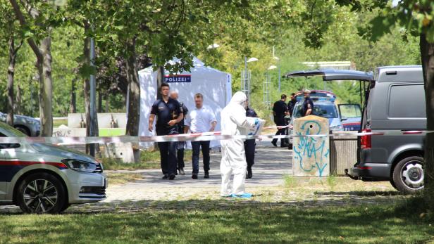 Am Donauufer wurde am 12. Juli das erste Opfer gefunden, der Bereich danach von der Polizei großräumig gesperrt.