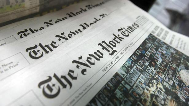 Mehrere Ausgaben der „New York Times“ vom 23. Juli 2008 liegen übereinander.