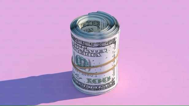 Vor einem violetten Hintergrund sieht man zusammengerollte Geldscheine