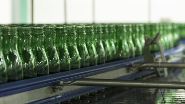Seit 10 Jahren produziert Coca-Cola Österreich in Edelstal. Seither konnte der Wasserverbrauch um 45 Prozent gesenkt werden.
