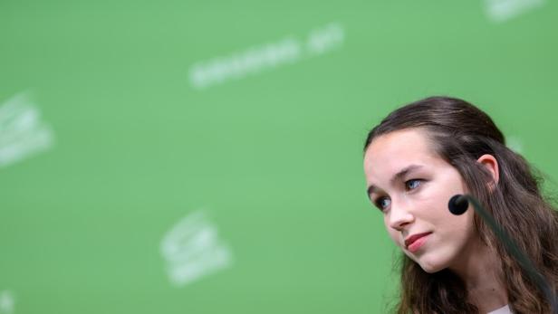 EU-Spitzenkandidatin Lena Schilling im Rahmen einer Pressekonferenz der Grünen zu neuen Vorwürfen gegen EU-Spitzenkandidatin Lena Schilling, am Mittwoch, 22. Mai 2024, in Wien.