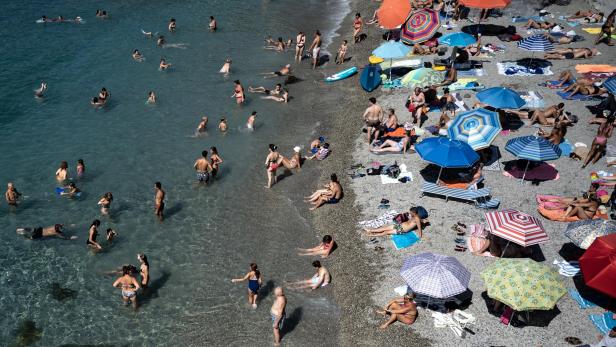 Badegäste in Monterosso, Cinque Terre, im August 2024