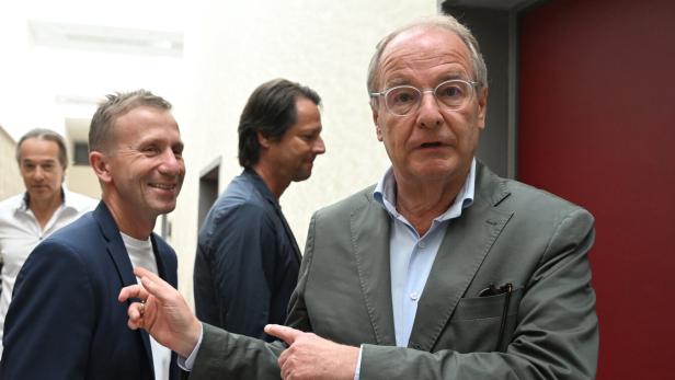 ÖFB-Präsident Klaus Mitterdorfer, Sportchef Peter Schöttel und der Salzburger Landespräsident Herbert Hübel (v.li.)