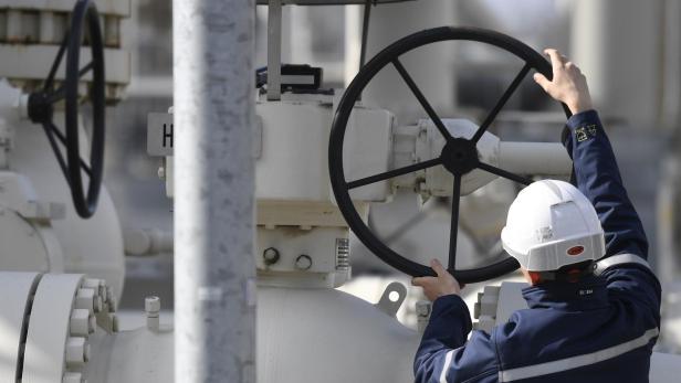 Obwohl die OMV kein Gas mehr von der russischen Gazprom bekommt, scheinen die Gasflüsse nach Österreich über die Ukraine-Route davon kaum beeindruckt.