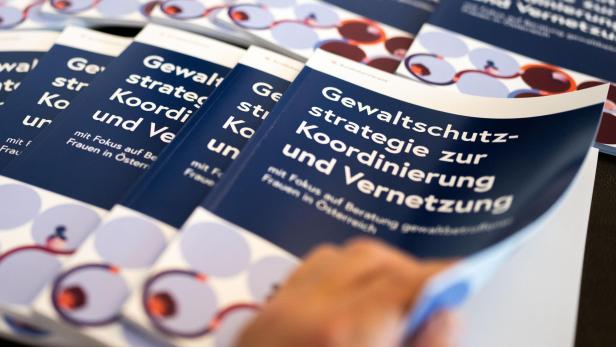 Folder mit Infos zu Gewaltschutz 