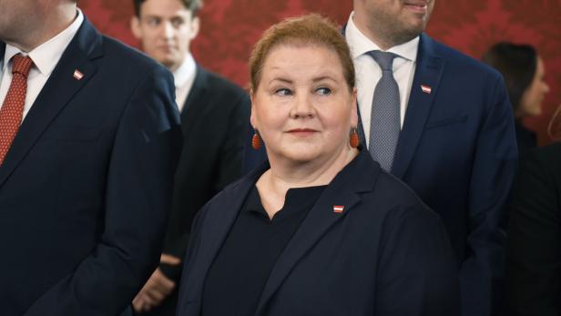 Korinna Schumann bei der Angelobung zur Sozialministerin 