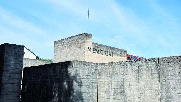 Das Krematorium des ehemaligen Konzentrationslagers Gusen I, mitten in einer Wohnsiedlung.