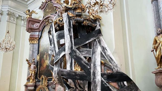 Altar eingewickelt
