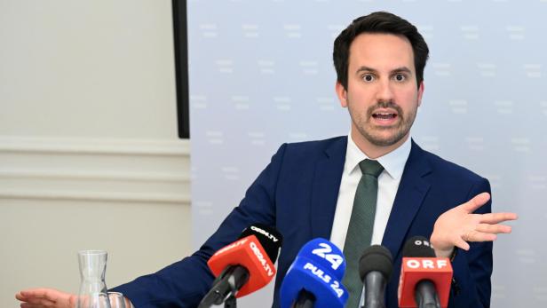 Bildungsminister Christoph Wiederkehr (NEOS) am Montag, 5. Mai 2025, anl. eines Pressegesprächs des Bildungsministeriums "Entwicklung des Bildungsbudgets 2025/26" in Wien.