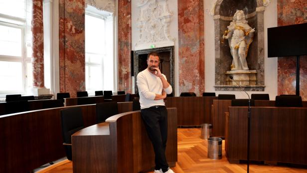 Georg Dornauer im Tiroler Landtagssitzungssaal 