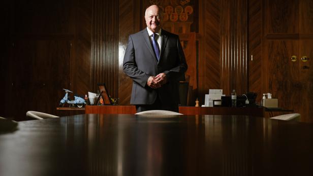Christian Strocker, Bundeskanzler und ÖVP-Chef, in seinem Büro 