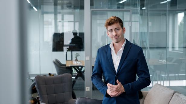 Thomas Hofmann, Geschäftsführer Junghirsch Online GmbH, darüber, wie KI den Vertrieb revolutioniert