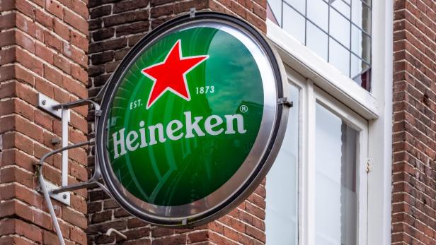 Schild mit der Aufschrift Heineken