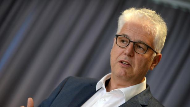 ÖGK-Obmann Andreas Huss während einer Pressekonferenz 2020