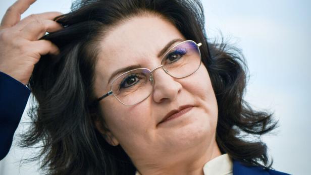 Fatma Akay-Türker war von 2018 bis 2020 Frauensprecherin der Islamischen Glaubensgemeinschaft, IGGÖ. Fatma Akay-Türker streicht sich durchs Haar