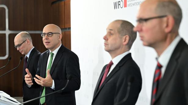 Wirtschaftsforscher bei der Konjunkturprognose