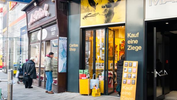 Geschäftsfassade des Caritas-Shops auf der Wiener Mariahilferstraße