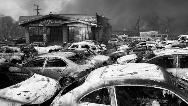 Ausgebrandte Autos