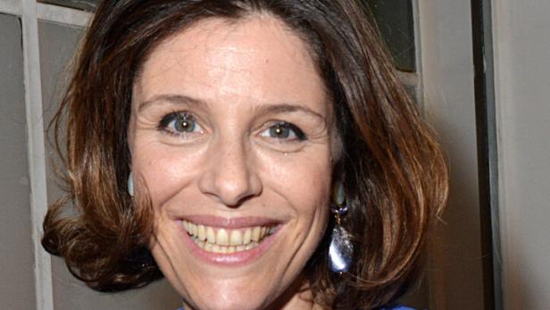 Die Autorin Géraldine Muhlmann lächelt in die Kamera