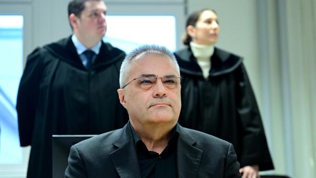 Der Hauptangeklagte Ex-BVT-Chefinspektor Egisto Ott im Rahmen des Auftaktes im Prozess wegen Amtsmissbrauches und nachrichtendienstliche Tätigkeit zugunsten Russlands am Donnerstag, 22. Jänner 2026, am Straflandesgericht Wien.