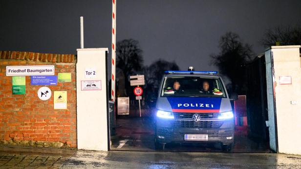 Polizeiauto mit brennendem Licht