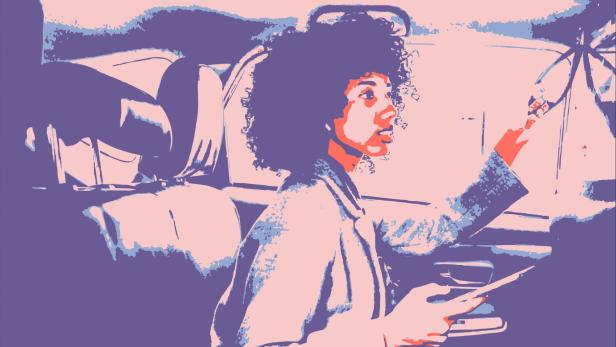 Frau sitzt im Taxi