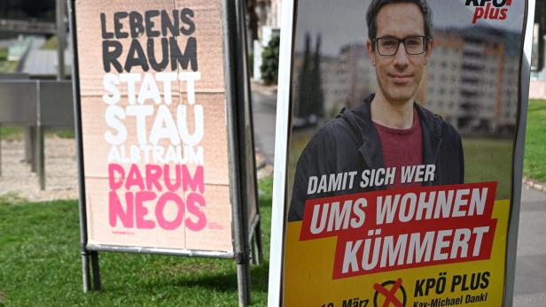 : Ein Wahlplakat der NEOS und der KPO Plus, aufgenommen am Montag, 12. Februar 2024, in Salzburg