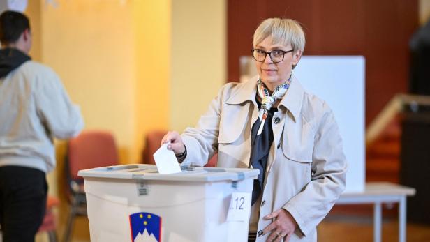 Pirc Musar bei der Wahlurne