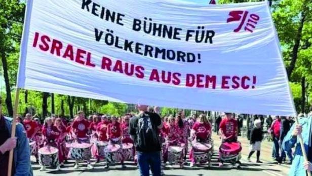 Ein Transparent der SJ beim Aufmarsch am 1. Mai.
