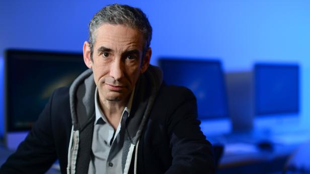 Douglas Rushkoff a new professor in media studies at Queens College