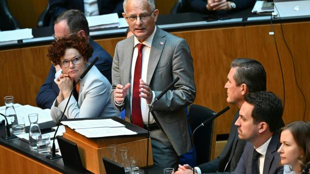 Barbara Eibinger-Miedl und Markus Marterbauer bei der Präsentation des Doppelbudgets.