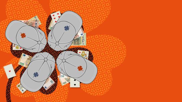 Vier Kappen mit einem Kleeblatt auf der Vorderseite liegen über Geldscheinen und Pokerkarten. Das Kleeblatt ist das Logo des Glücksspielunternehmens Soft2bet
