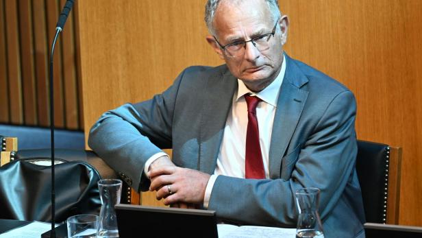 Finanzminister Marterbauer im Parlament