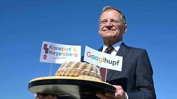 PK LAND OBERÖSTERREICH "GOOGLE-RECHENZENTRUM IN KRONSTORF" / SPATENSTICH: STELZER (ÖVP)