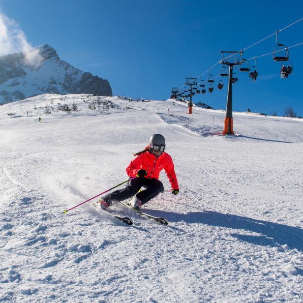 Bei blauem Himmel und Sonne kostet der Skipass in manchen Skigebieten mehr