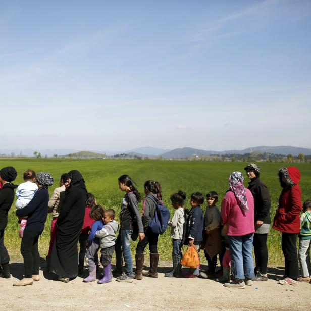 Das lange Warten. Flüchtlinge an der griechisch-mazedonischen Grenze.