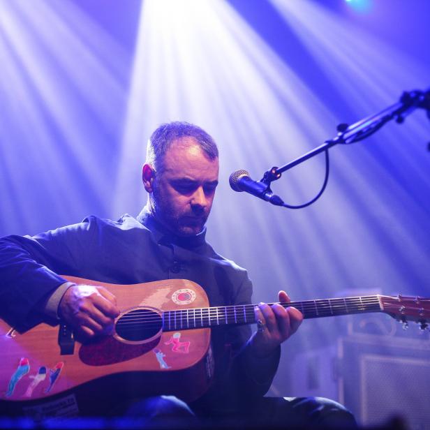 "Nur weil ich glücklicher bin, heißt das nicht, dass ich keine guten Lieder mehr schreiben kann.“ Steve Mason live