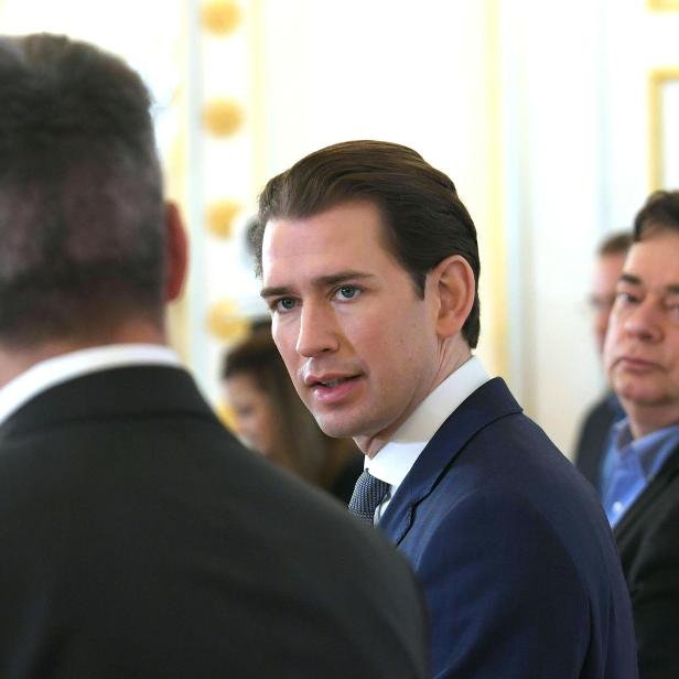 Vizekanzler Werner Kogler (Grüne) (r.), Bundeskanzler Sebastian Kurz (ÖVP) (m.) und Innenminister Karl Nehammer (ÖVP)