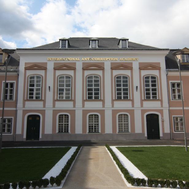 Das Gebäude der internationalen Anti-Korruptionsakademie in Laxenburg