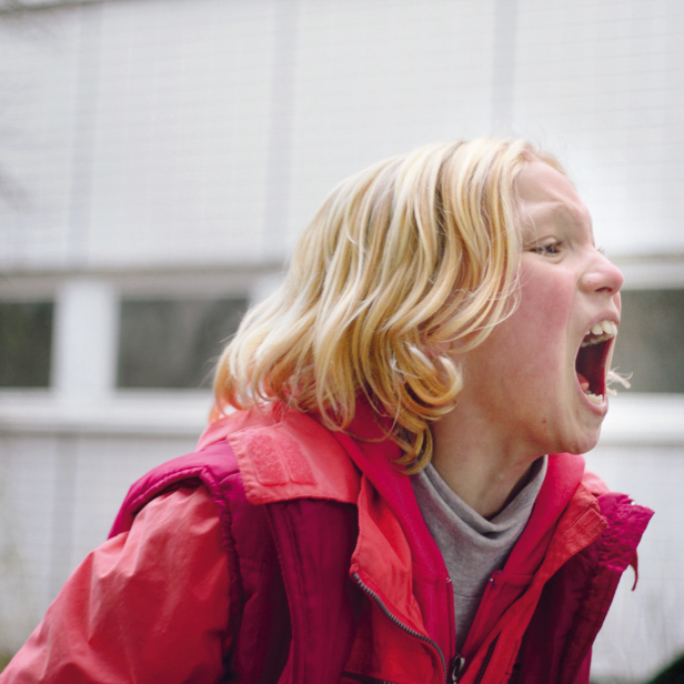 Energie & Zorn: Die neunjährige Helena  Zengel brilliert als traumatisierte Filmheldin.