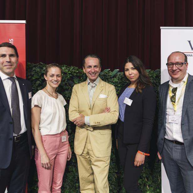 v.l.n.r.: Mag. Dieter Pscheidl (Vienna Insurance Group), Mag.a Anna Goldschmidt (Stadt Wien), Dr. Christian Rainer (profil-Herausgeber), Samira El-Shamy, BA MA (SER Solutions), Mag. Harald Kröger, MBA (Raiffeisen Bank International).
 