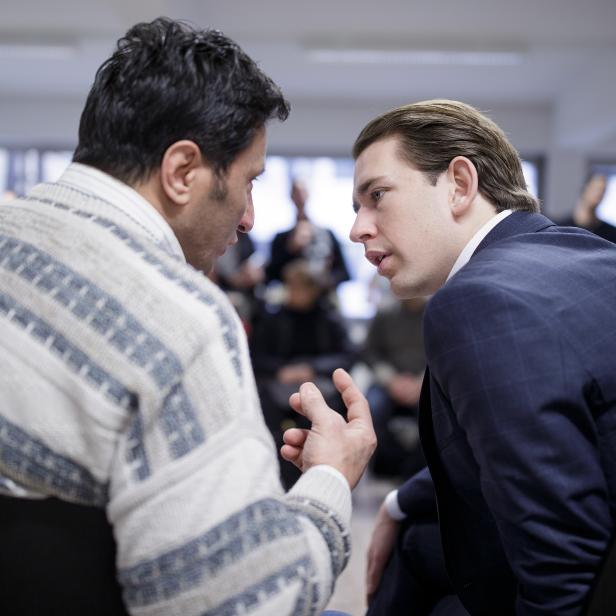 Anerkannte Flüchtlinge sollen in Zukunft weniger Mindestsicherung bekommen. im Bild: Bundeskanzler Kurz im Integrationszentrum Wien