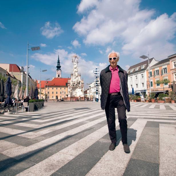 Geliebte Heimatstadt und Ort der Vertreibung: Hans Morgenstern am Rathausplatz in St. Pölten