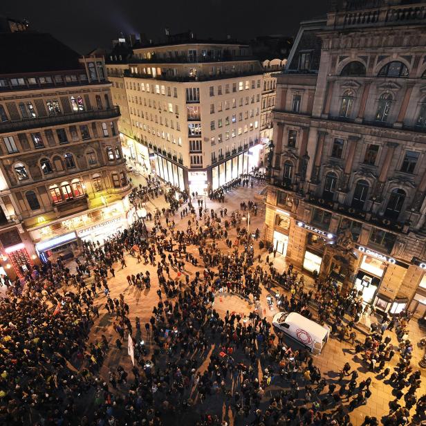 Jährlich kommt es am Abend des Akademikerballs zu Demonstrationen gegen den Ball.