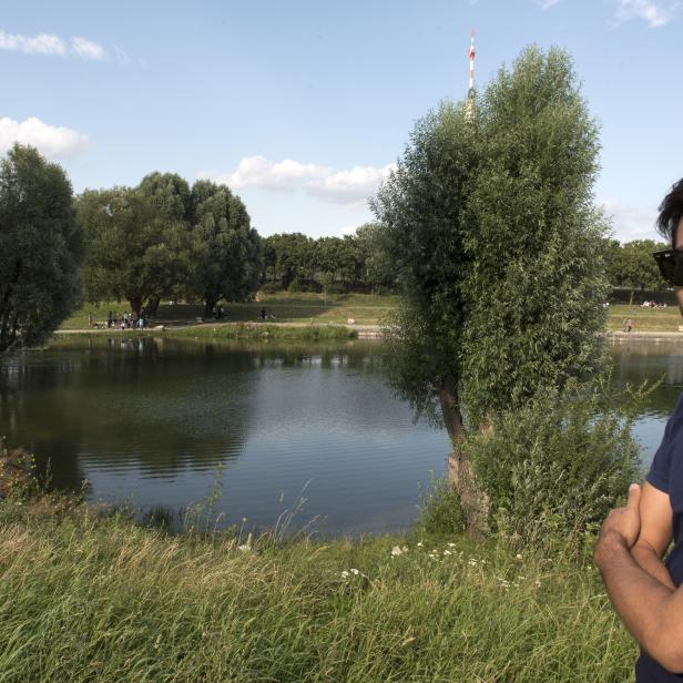 Liebe zu Hochhäusern und Wasser: Nur ein Grund, warum alle in die Hauptstadt wollen. Tahiri am Lieblingsort der Afghanen an der Donau.