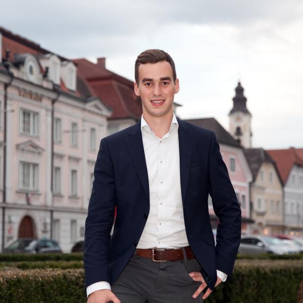 Österreichs jüngster Bürgermeister Severin Mair am Eferdinger Stadtplatz.